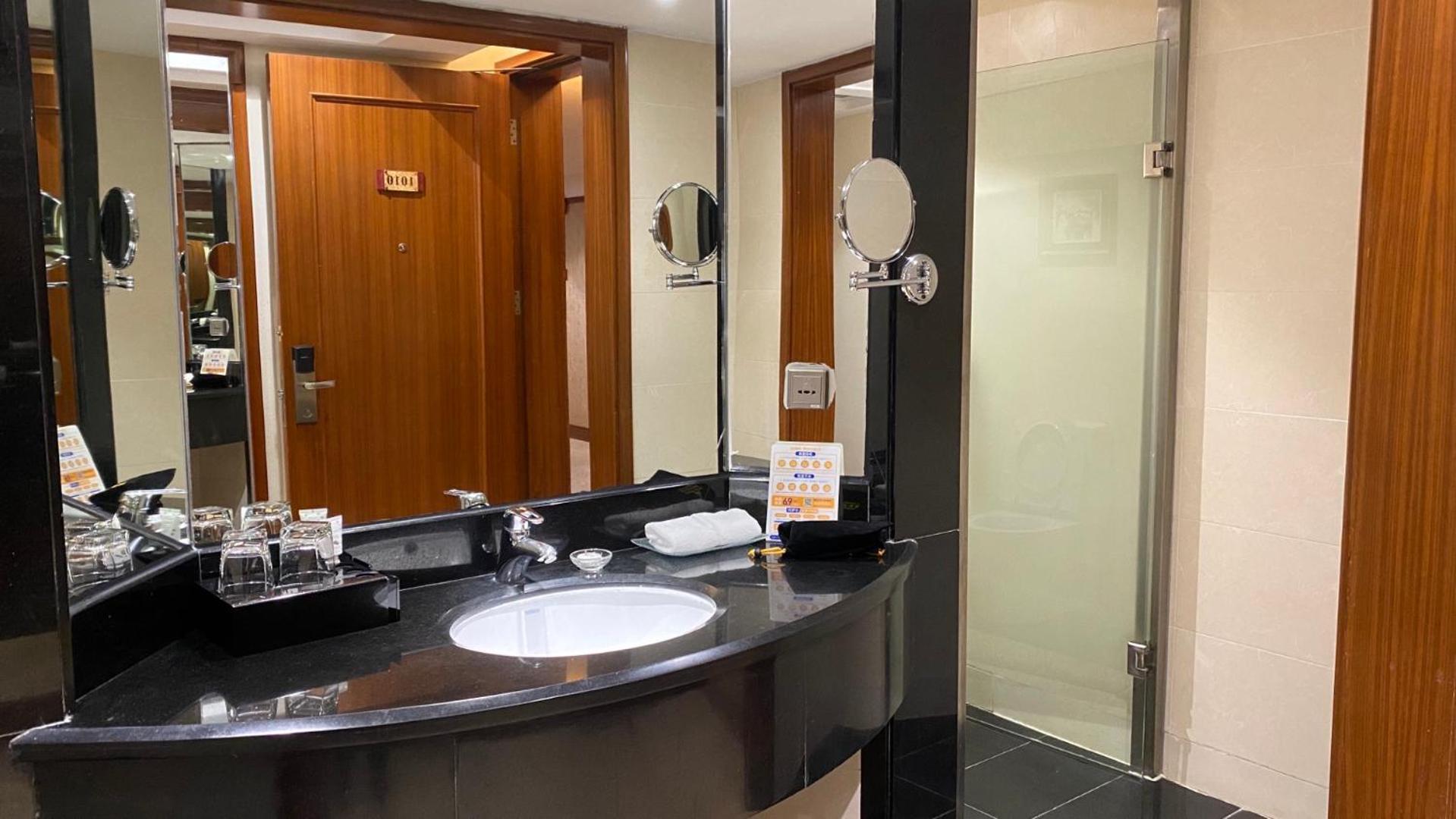 Gladden Hotel Jiangmen Exterior photo